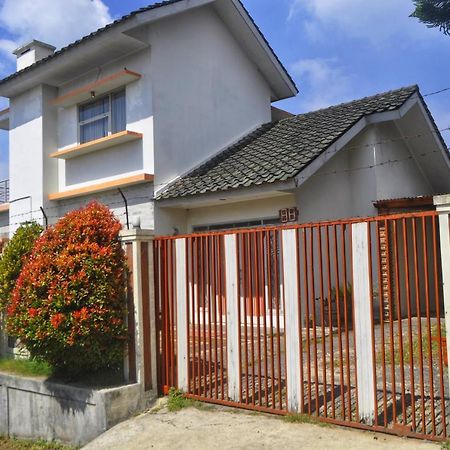 Dallil Putra Villa Лембанг Екстериор снимка