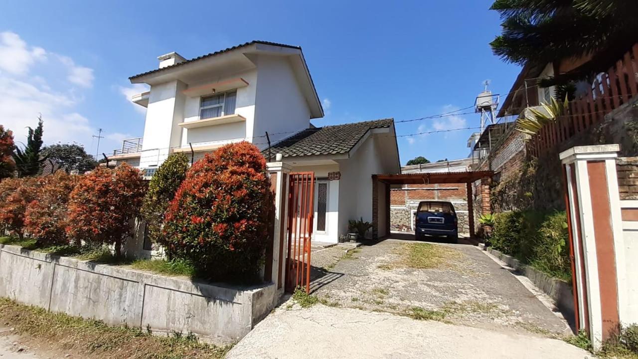 Dallil Putra Villa Лембанг Екстериор снимка