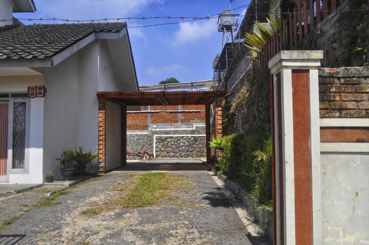 Dallil Putra Villa Лембанг Екстериор снимка